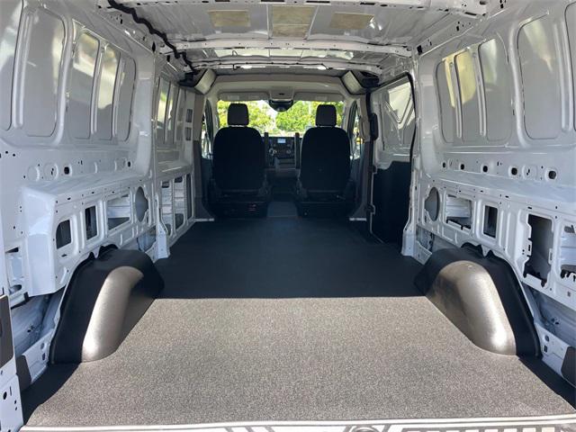 Photo of 2025 Oxford White Ford Transit-250