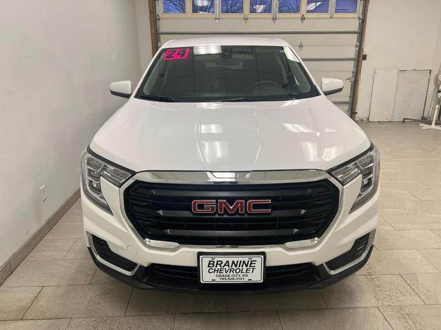Photo of 2024 Summit White GMC Terrain