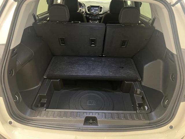 Photo of 2024 Summit White GMC Terrain