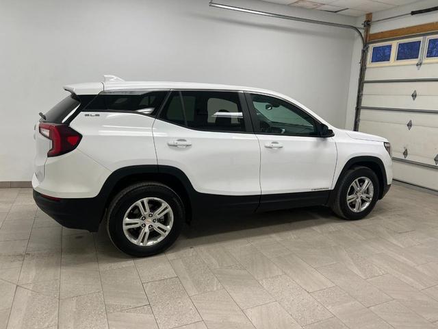 Photo of 2024 Summit White GMC Terrain