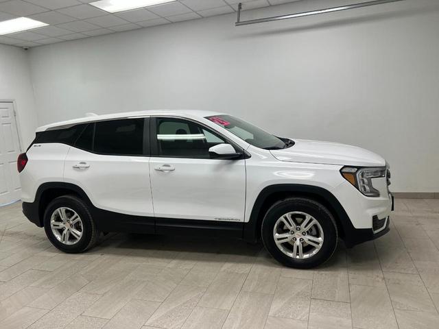 Photo of 2024 Summit White GMC Terrain