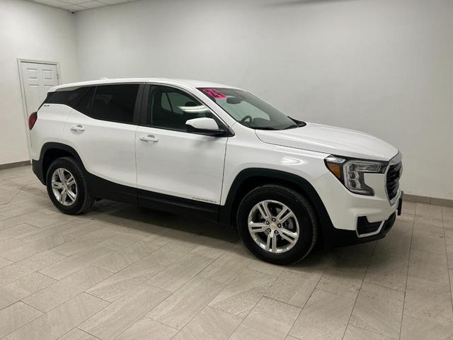 Photo of 2024 Summit White GMC Terrain