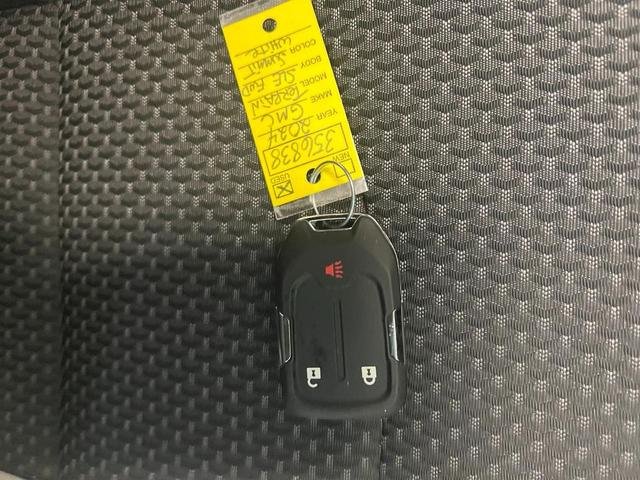 Photo of 2024 Summit White GMC Terrain