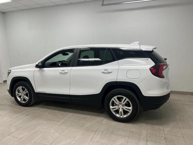 Photo of 2024 Summit White GMC Terrain