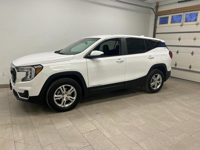 Photo of 2024 Summit White GMC Terrain