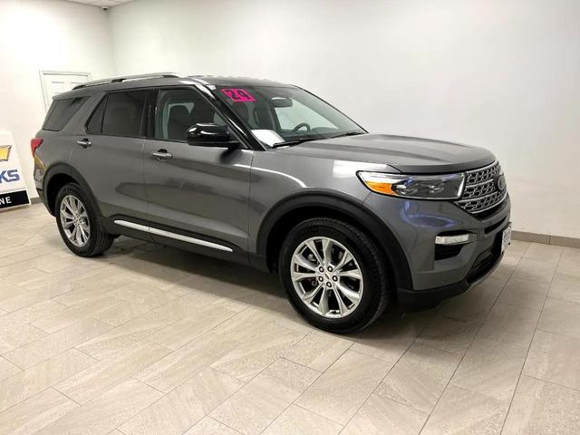 Photo of 2024 Carbonized Gray Metallic Ford Explorer