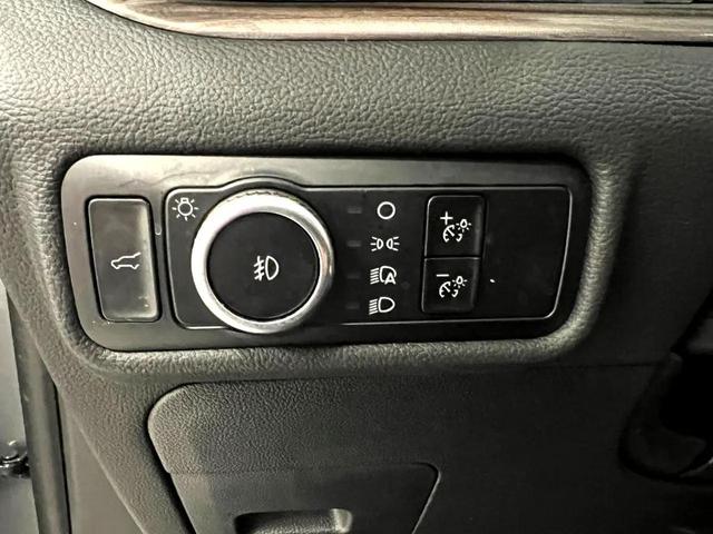 Photo of 2024 Carbonized Gray Metallic Ford Explorer