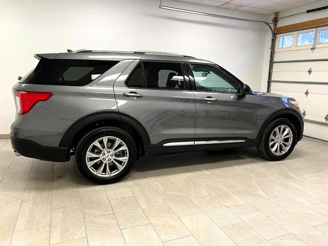 Photo of 2024 Carbonized Gray Metallic Ford Explorer