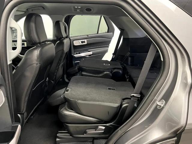Photo of 2024 Carbonized Gray Metallic Ford Explorer