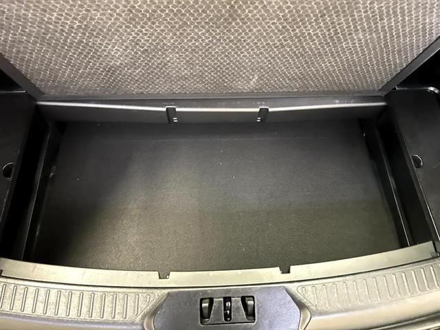 Photo of 2024 Carbonized Gray Metallic Ford Explorer