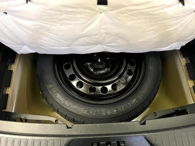 Photo of 2024 Carbonized Gray Metallic Ford Explorer