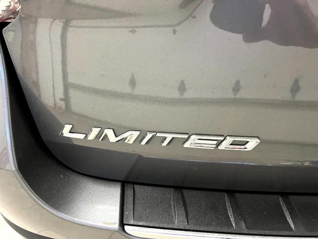 Photo of 2024 Carbonized Gray Metallic Ford Explorer