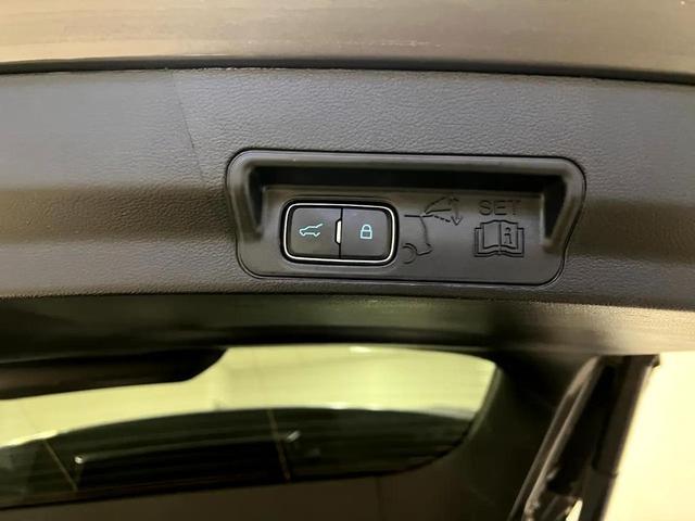 Photo of 2024 Carbonized Gray Metallic Ford Explorer