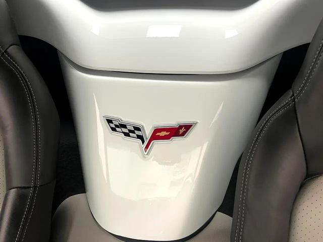 Photo of 2007 Artic White Chevrolet Corvette
