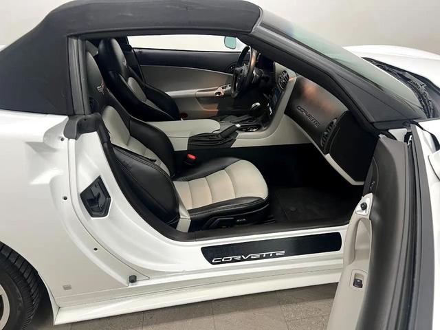 Photo of 2007 Artic White Chevrolet Corvette