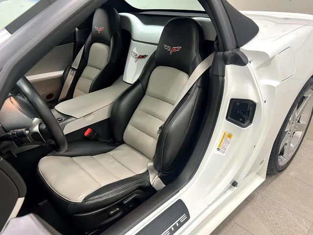 Photo of 2007 Artic White Chevrolet Corvette