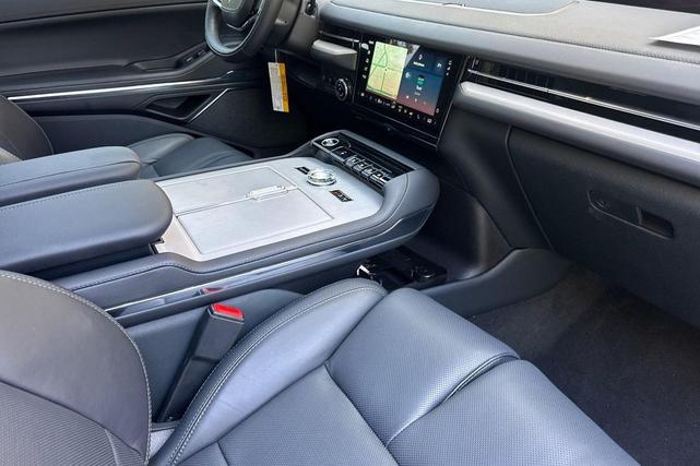 Photo of 2025 Infinite Black Metallic Clearcoat Lincoln Navigator