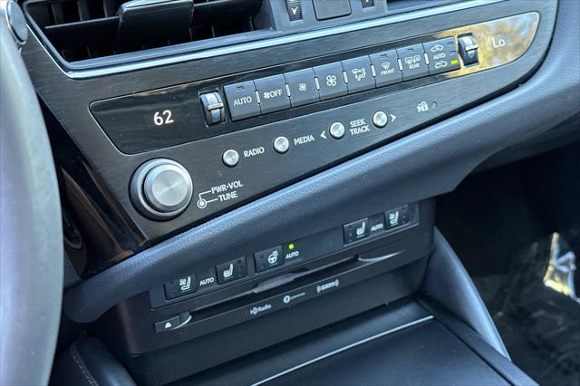 Photo of 2022 Cloudburst Gray Lexus ES 300h