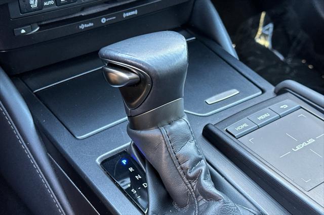 Photo of 2022 Cloudburst Gray Lexus ES 300h