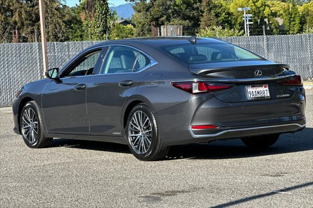 Photo of 2022 Cloudburst Gray Lexus ES 300h