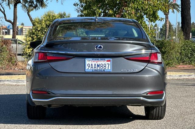 Photo of 2022 Cloudburst Gray Lexus ES 300h