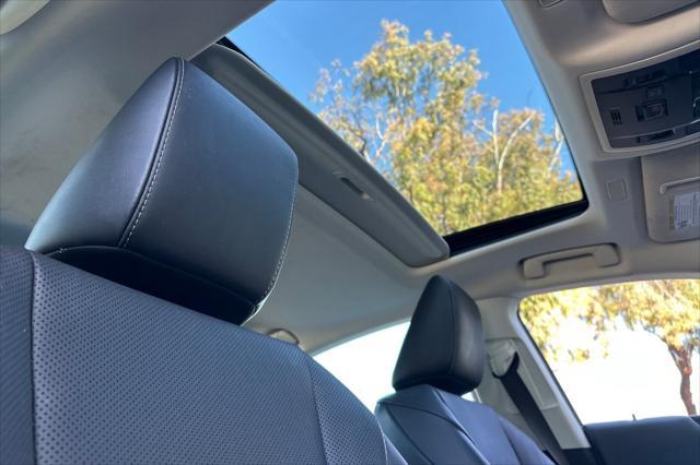 Photo of 2022 Cloudburst Gray Lexus ES 300h