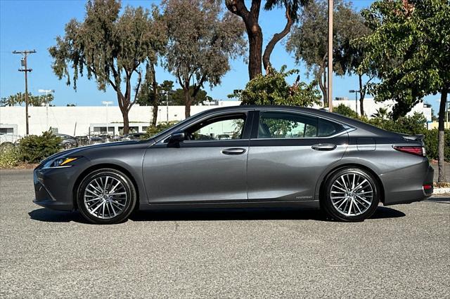 Photo of 2022 Cloudburst Gray Lexus ES 300h