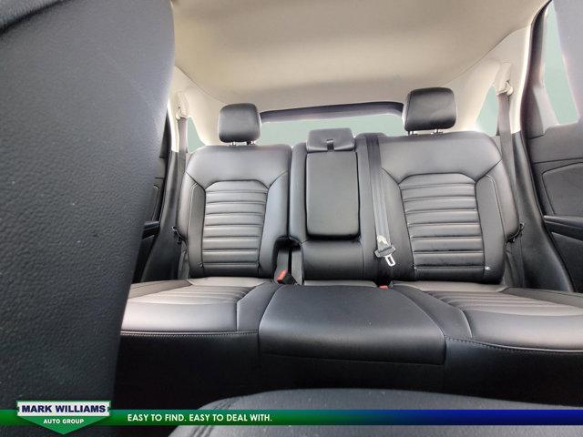 Photo of 2022 Burgundy Velvet Metallic Tinted Clearcoat Ford Edge