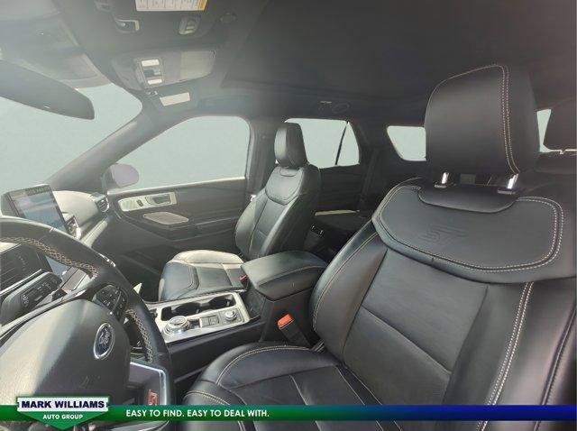 Photo of 2022 Iconic Silver Metallic Ford Explorer