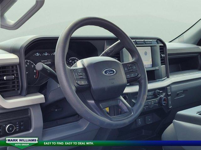 Photo of 2023 Oxford White Ford F-250