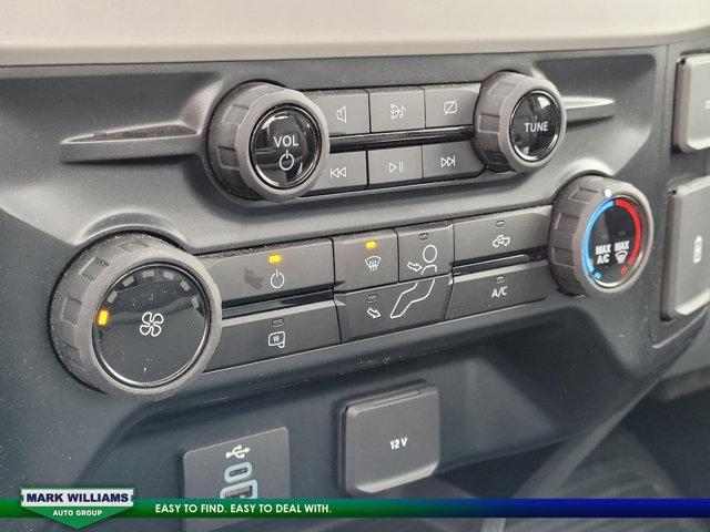 Photo of 2023 Oxford White Ford F-250