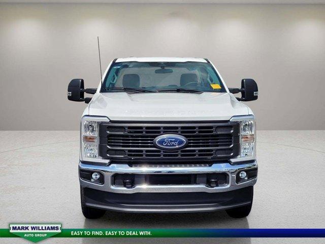 Photo of 2023 Oxford White Ford F-250