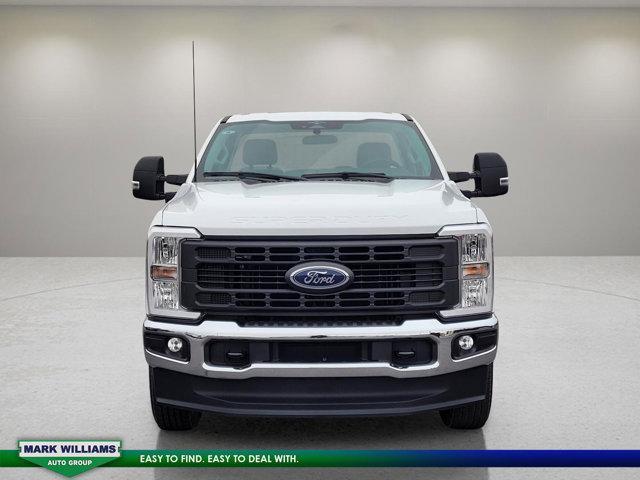 Photo of 2023 Oxford White Ford F-250