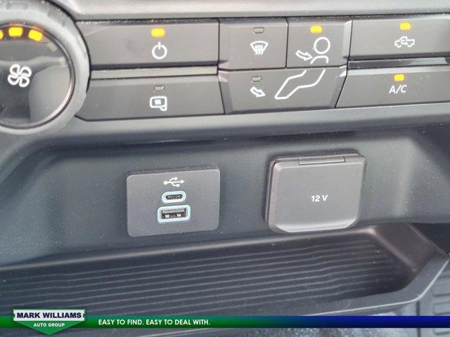 Photo of 2023 Oxford White Ford F-250