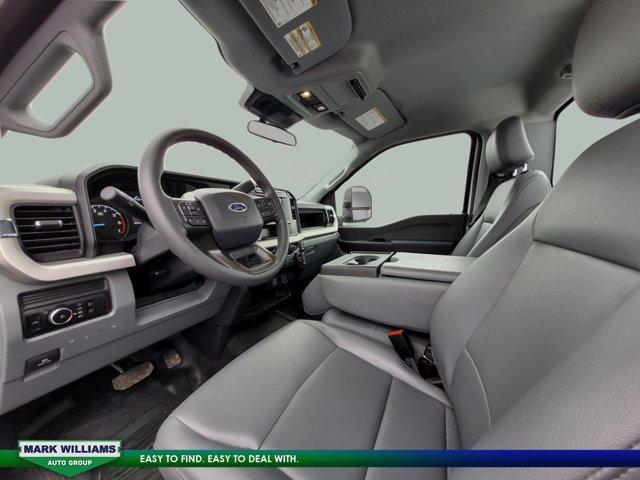 Photo of 2023 Oxford White Ford F-250