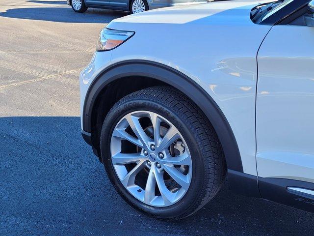 Photo of 2022 Star White Ford Explorer