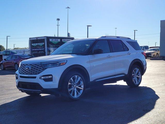 Photo of 2022 Star White Ford Explorer