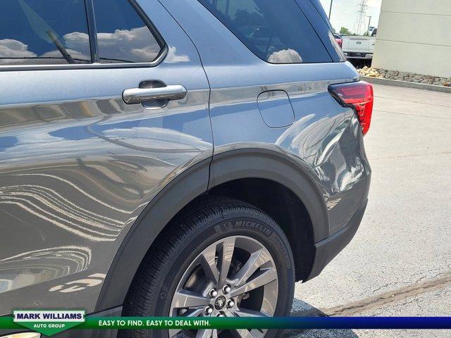 Photo of 2025 Carbonized Gray Metallic Ford Explorer