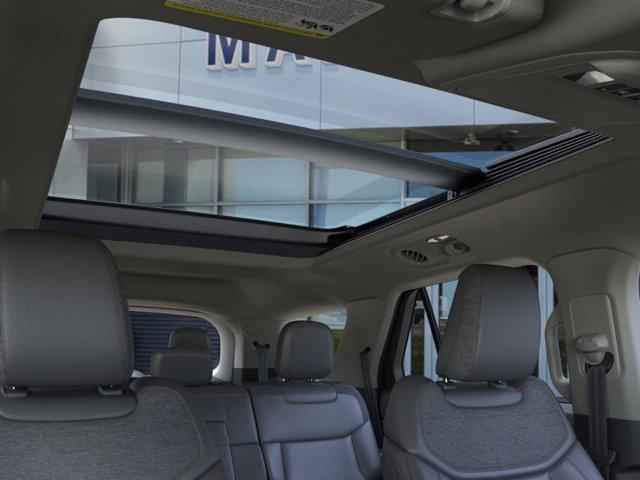 Photo of 2025 Space White Metallic Ford Explorer