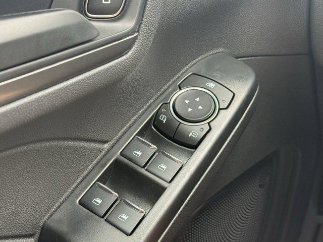 Photo of 2025 Silver Metallic Ford Escape
