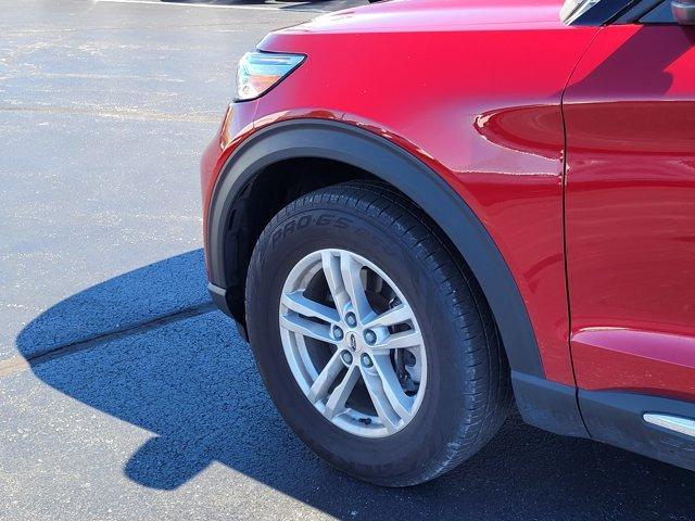 Photo of 2022 Rapid Red Metallic Tinted Clearcoat Ford Explorer