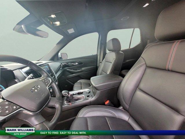 Photo of 2023 Summit White Chevrolet Traverse