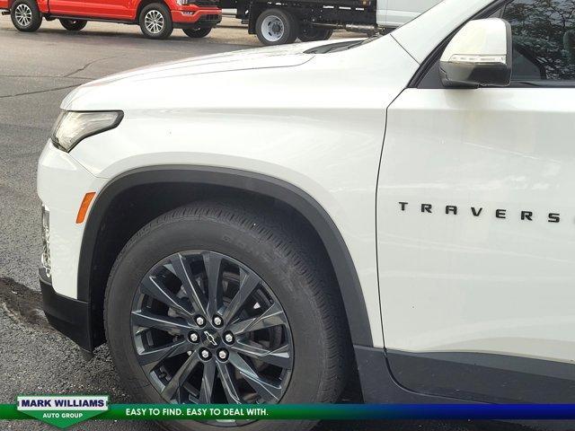 Photo of 2023 Summit White Chevrolet Traverse