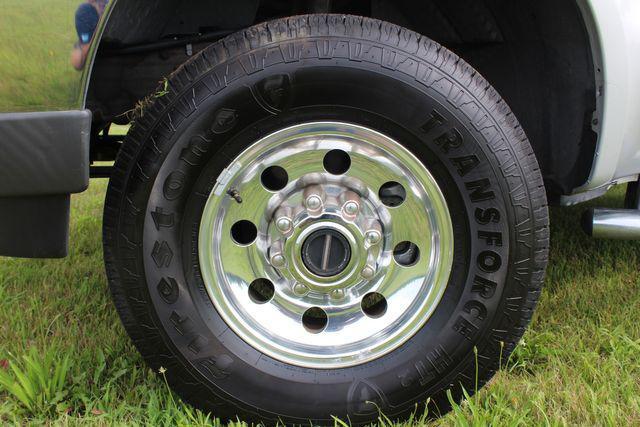 Photo of 2001 Silver Clearcoat Metallic Ford F-350