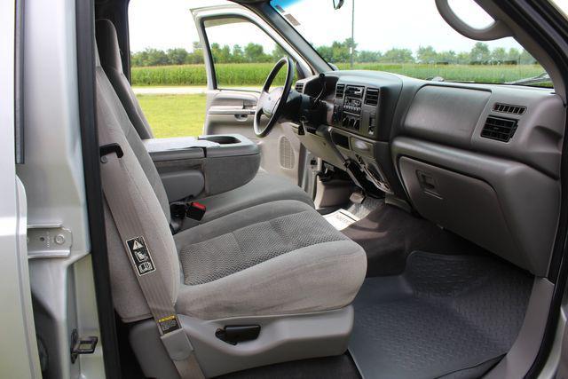 Photo of 2001 Silver Clearcoat Metallic Ford F-350