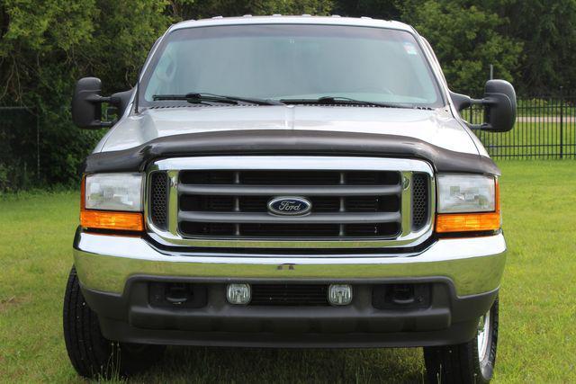 Photo of 2001 Silver Clearcoat Metallic Ford F-350