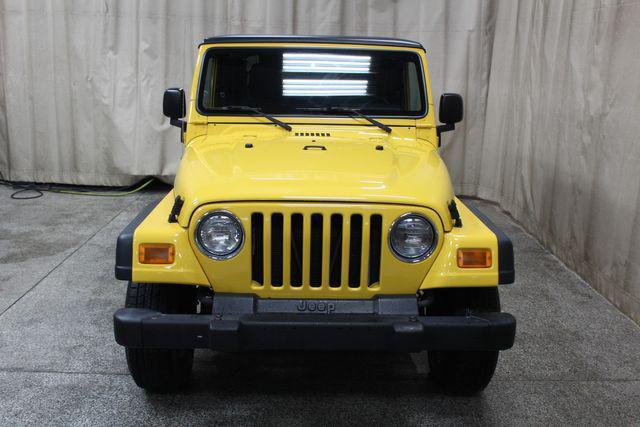 Photo of 2004 Solar Yellow Clearcoat/Black Hard Top Jeep Wrangler
