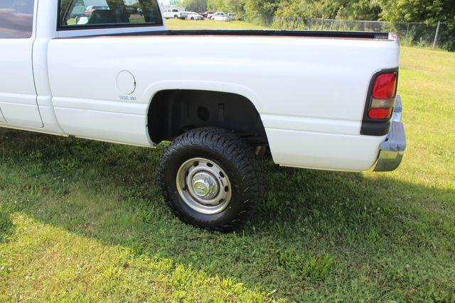 Photo of 2001 White Dodge Ram 2500