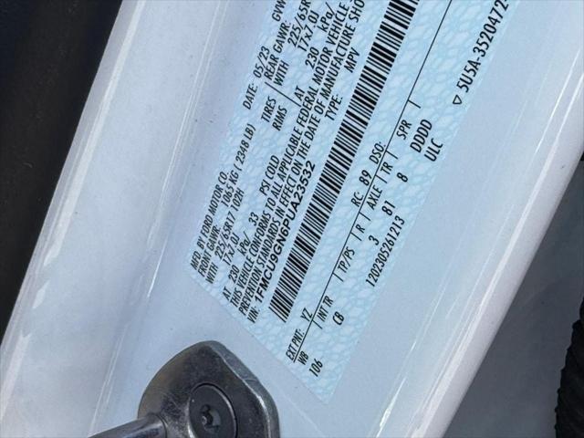 Photo of 2023 Oxford White Ford Escape