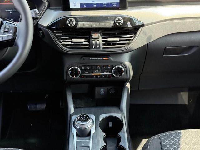 Photo of 2023 Oxford White Ford Escape